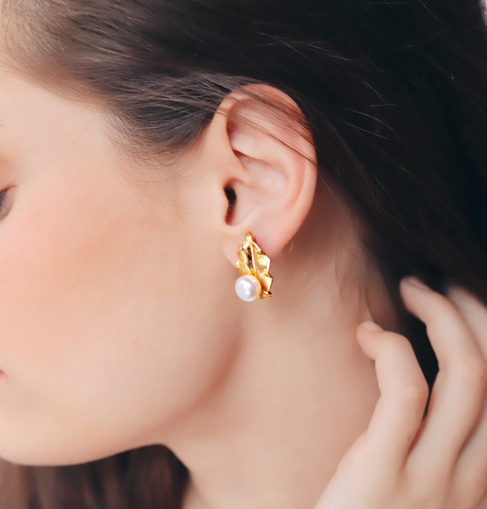 Leaf pearl earrings hotsell